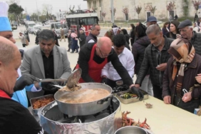 Edirne’de Selimiye’nin gölgesinde tava ciğer dağıtıldı