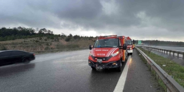 Kuzey Marmara Otoyolu’nda yağış kazayı beraberinde getirdi: 3 araç birbirine girdi