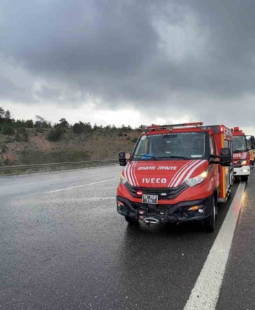 Kuzey Marmara Otoyolu’nda yağış kazayı beraberinde getirdi: 3 araç birbirine girdi