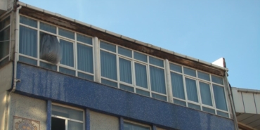 Esenyurt’ta çatıda çıkan yangın 3 binaya sıçradı