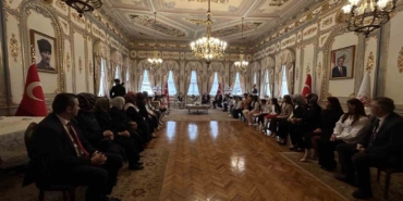 İstanbul Valisi Davut Gül koltuğunu 2’nci sınıfı Asmin Ayşe Aslan’a bıraktı