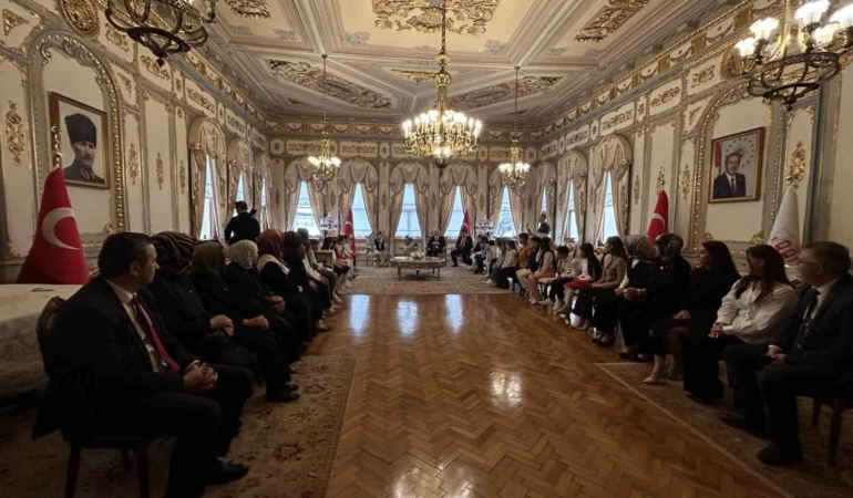 İstanbul Valisi Davut Gül koltuğunu 2’nci sınıfı Asmin Ayşe Aslan’a bıraktı