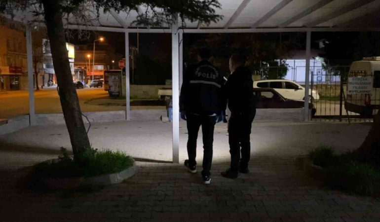 Aşk üçgeni bıçaklı kavgaya dönüştü: 2 yaralı