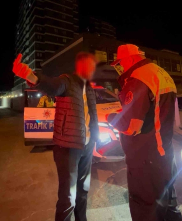 "Ayaklarına kapanayım ne olur arabayı men etmeyin" diyen alkollü sürücü cezadan kurtulamadı