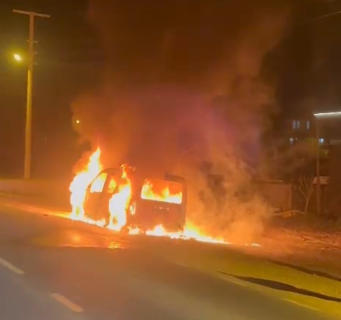 Tekirdağ’da korkutan yangın: Seyir halindeki araç alev topuna döndü