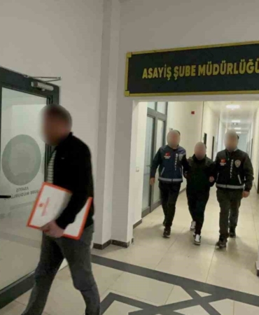 Kocaeli’de çaldığı araçla Manisa’ya kaçıp sahte kimlikle otelde konakladı