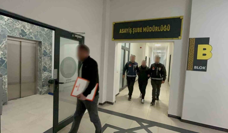 Kocaeli’de çaldığı araçla Manisa’ya kaçıp sahte kimlikle otelde konakladı