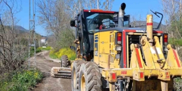 Bilecik’te arazi yollarında greyderle düzenleme çalışması