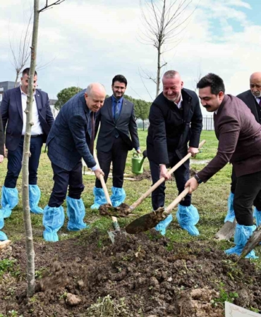 Bursa’nın fethinin 700’üncü yılında Karacabey’de fidanlar toprakla buluştu