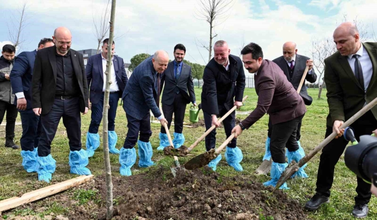 Bursa’nın fethinin 700’üncü yılında Karacabey’de fidanlar toprakla buluştu