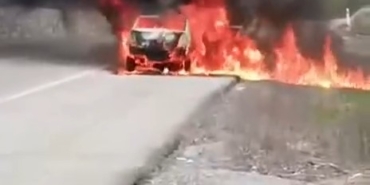 Kırklareli’nde seyir halindeyken yangın çıkan araç küle döndü