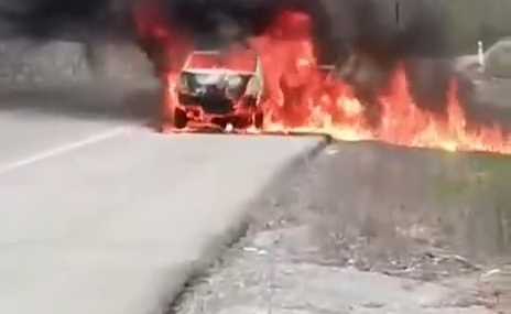 Kırklareli’nde seyir halindeyken yangın çıkan araç küle döndü