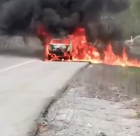 Kırklareli’nde seyir halindeyken yangın çıkan araç küle döndü