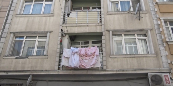 Fatih’te birinci kattan düşen 4 yaşındaki çocuk ağır şekilde yaralandı