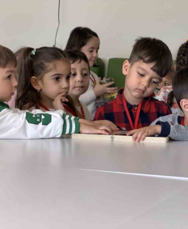 Kartepe’de minikler Kütüphaneler Haftası’nı müzikli masallarla kutladı