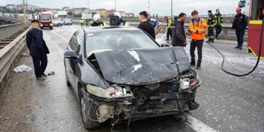 TEM Otoyolu’nda yola dökülen atıklar sonucu zincirleme kaza, 7 araç birbirine girdi