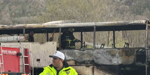Yalova’da seyir halindeki yolcu otobüsü alevlere teslim oldu