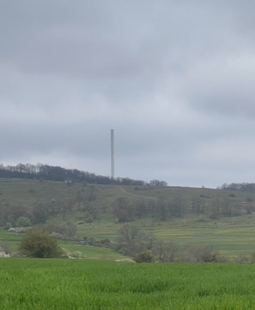Sınır hattında rüzgar türbini parçalandı: Şiddetli rüzgar köyde paniğe yol açtı
