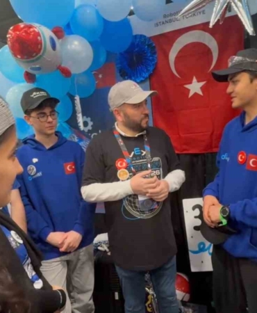Arnavutköylü gençler ABD’de düzenlenen ‘Dünya Robot Şampiyonası’nda’ ülkemizi temsil etti
