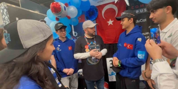 Arnavutköylü gençler ABD’de düzenlenen ‘Dünya Robot Şampiyonası’nda’ ülkemizi temsil etti