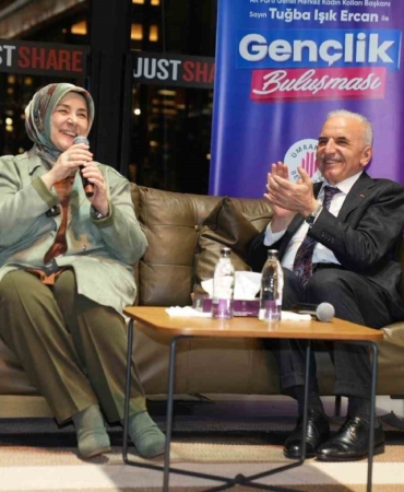 AK Parti Genel Merkez Kadın Kollar Başkanı Ercan, Ümraniye’de gençlerle buluştu