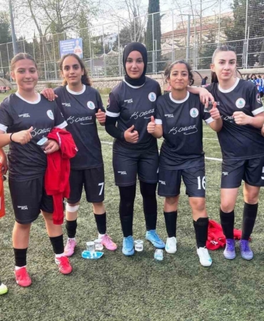 Körfez’in kız futbol takımlarından çifte galibiyet