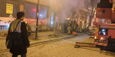 Zeytinburnu’nda gece saatlerinde hareketli dakikalar: Tekstil atölyesindeki yangın paniğe yol açtı