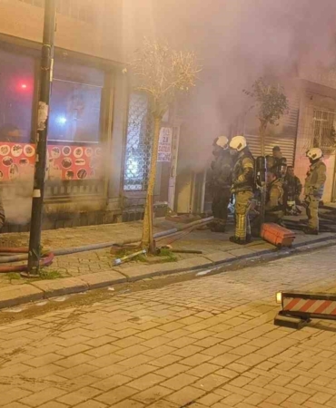 Zeytinburnu’nda gece saatlerinde hareketli dakikalar: Tekstil atölyesindeki yangın paniğe yol açtı