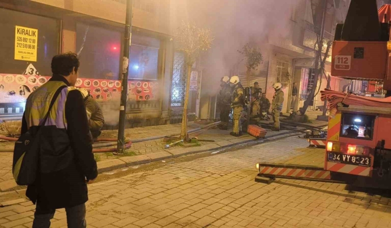 Zeytinburnu’nda gece saatlerinde hareketli dakikalar: Tekstil atölyesindeki yangın paniğe yol açtı