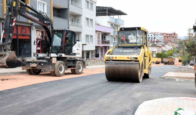 Osmangazi’den Hamitler’e 300 tonluk asfalt desteği