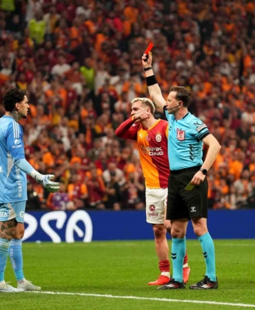 Ederson, derbide kırmızı kart gördü