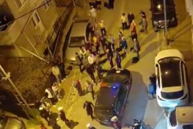 Eski sevgili evini bastı, binayı taşlayarak etrafa ateş etti; o anlar kamerada