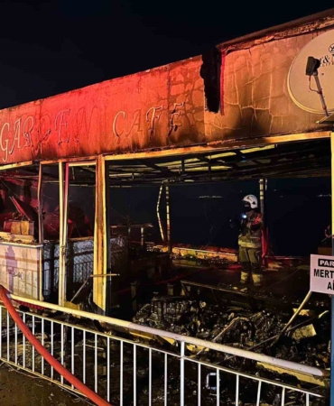 Kurşunlu Sahili’nde gece yarısı yangın paniği