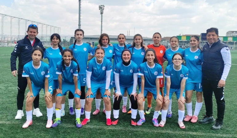 Körfez U15 Kız Futbol Takımı Darıca’dan 4-0 galibiyetle döndü