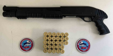 Arnavutköy’de ticari takside ruhsatsız silah yakalandı