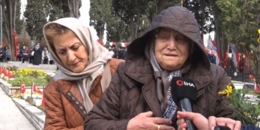 Edirnekapı Şehitliği’nde duygusal anlar: 92 yaşındaki anne gözyaşlarını tutamadı