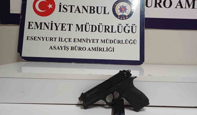 Esenyurt’ta iş yerine silahlı saldırı kamerada