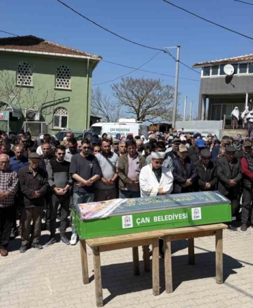 Bayramiç’te kocası tarafından av tüfeğiyle öldürülen kadın toprağa verildi