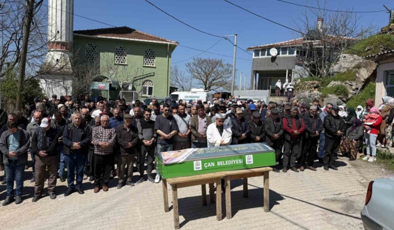 Bayramiç’te kocası tarafından av tüfeğiyle öldürülen kadın toprağa verildi
