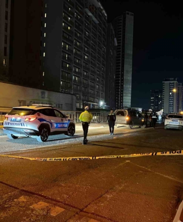 Esenyurt’ta motosiklet yolun karşısına geçmeye çalışan yayaya çarptı: 1 ölü, 2 yaralı