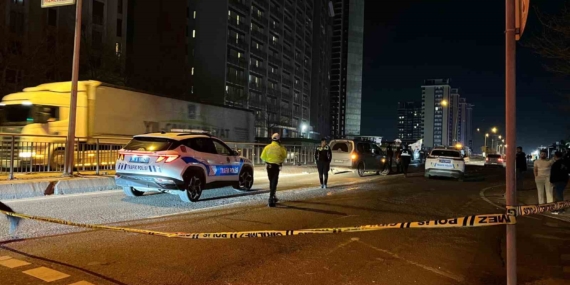 Esenyurt’ta motosiklet yolun karşısına geçmeye çalışan yayaya çarptı: 1 ölü, 2 yaralı