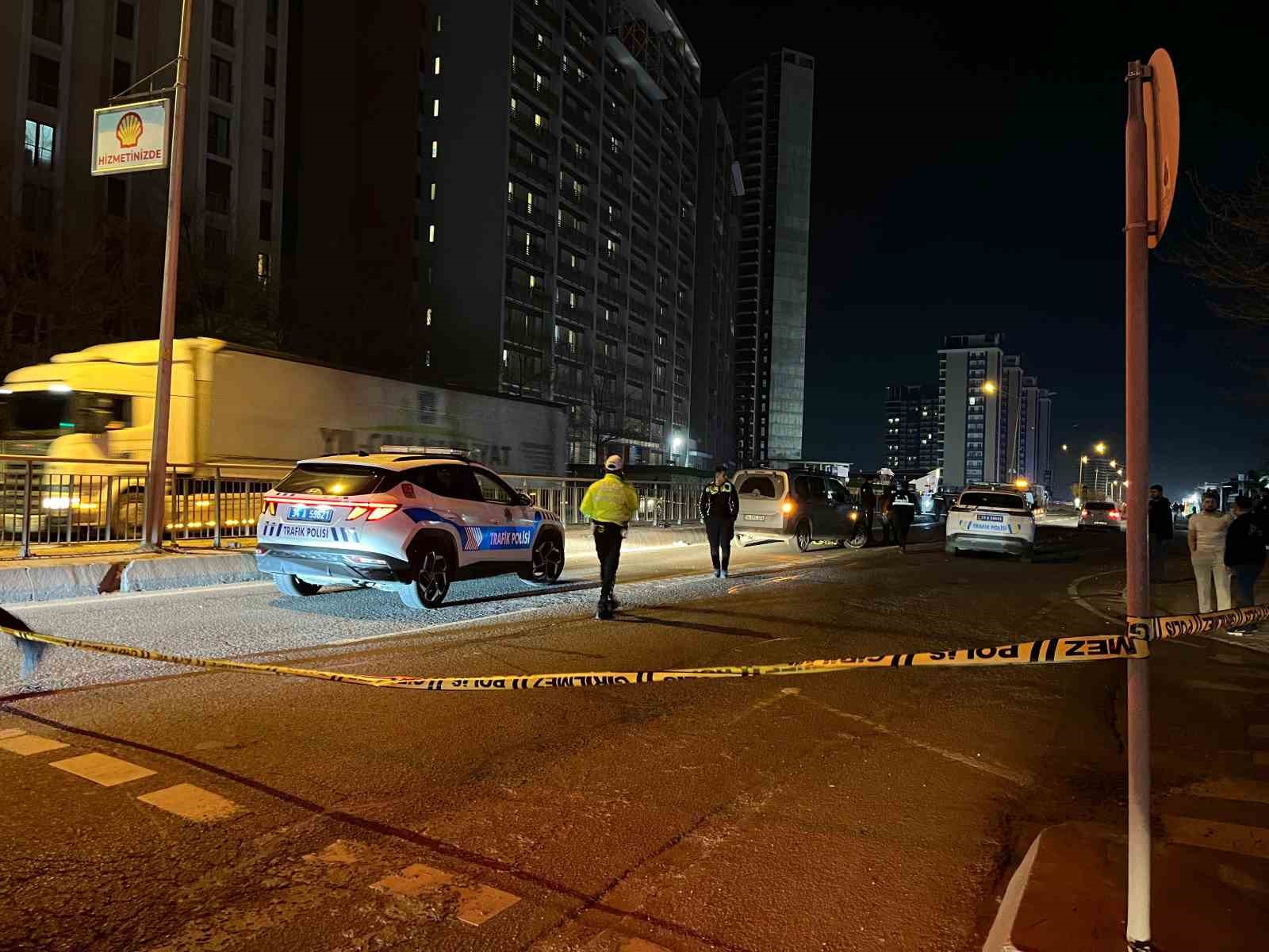 Esenyurt’ta motosiklet yolun karşısına geçmeye çalışan yayaya çarptı: 1 ölü, 2 yaralı