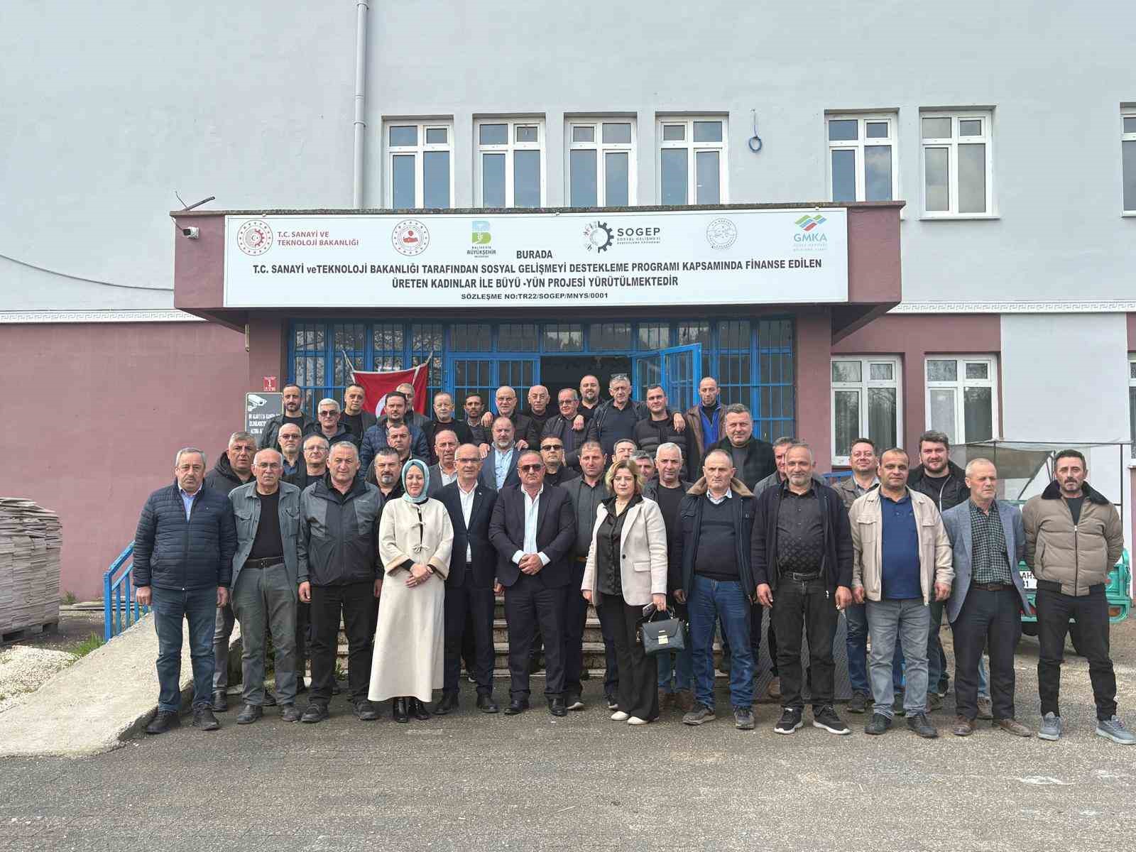 AK Parti Manyas ilçe teşkilatı muhtarlarla istişare toplantısı yaptı