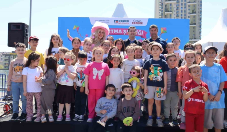 Çekmeköy’de gökyüzü çocukların bayramına sahne oldu