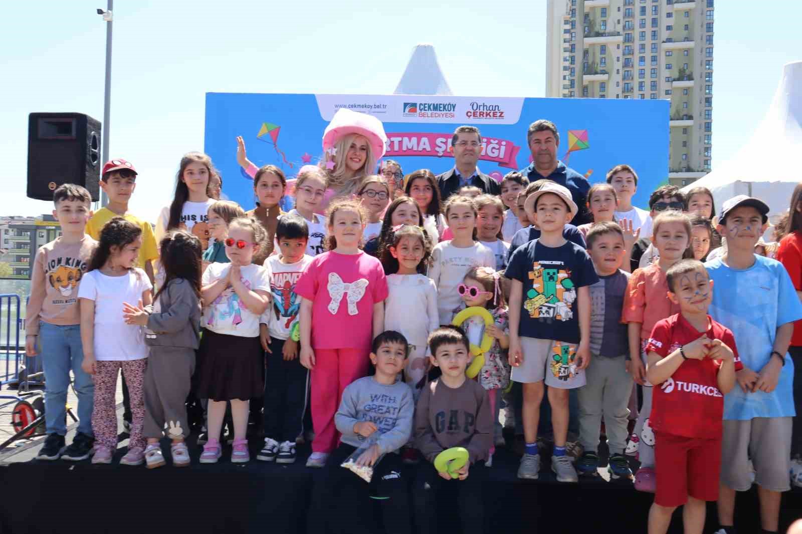 Çekmeköy’de gökyüzü çocukların bayramına sahne oldu