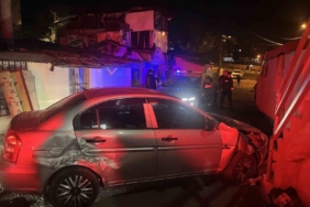 Polisten kaçarken evin merdiven korkuluklarına çarptı