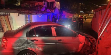 Polisten kaçarken evin merdiven korkuluklarına çarptı