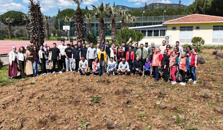 Edremit’te toprağa değer katan dokunuş