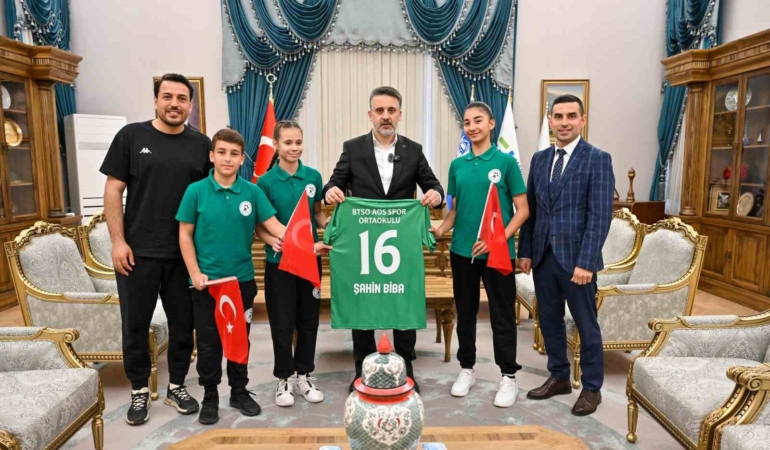 23 Nisan’da Başkanlık koltuğu çocukların oldu