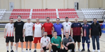 İl Müdürü İlhan, personellerle voleybolda buluştu